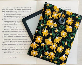 Embroidered Daisies Kindle Sleeve, Padded Kindle Cover, Kindle Paperwhite Case, Kindle Oasis Cover, Book Sleeve, Book Cover, Book Purse