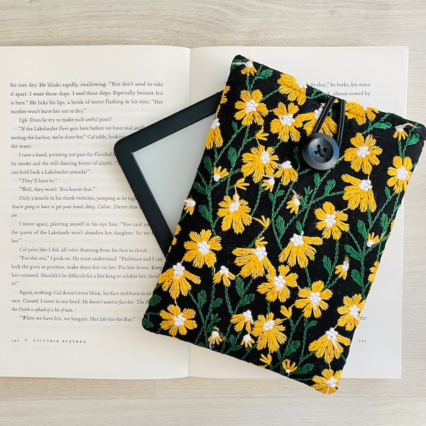 Embroidered Daisies Kindle Sleeve, Padded Kindle Cover, Kindle Paperwhite Case, Kindle Oasis Cover, Book Sleeve, Book Cover, Book Purse