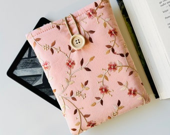 Pink Gold Embroidery Kindle Paperwhite Sleeve, Padded Kindle Cover, Flower Kindle Pouch, Floral Kindle Paperwhite Embroidered Jacket.