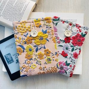 Embossed Flowers Kindle Sleeve, Floral Kindle Paperwhite Pouch, E-reader Protector, Padded Kindle Cover, Book Lover Gift Kindle Oasis Sleeve