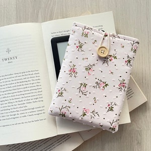 Funda Kindle de flores, bolsa Kindle rosa rosa, funda Kindle acolchada, funda Kindle rosas, chaqueta floral Kindle Paperwhite, funda Kindle Oasis imagen 2