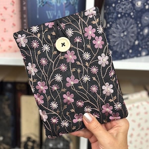 Etui Kindle brodé fleurs, housse Kindle, pochette Kindle rembourrée florale, accessoires de livre, étui Kindle Paperwhite, cadeau pour amoureux des livres