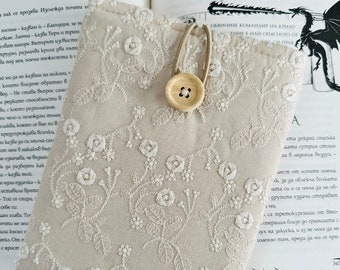 Embroidery Flower Kindle Paperwhite Sleeve, Padded Kindle Cover, E-Reader Case, Kindle Oasis Pouch, Floral Embroidered Kindle Protector