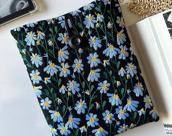 Embroidery Daisies Book Sleeve, Daisy Book Cover, Floral Book Protector, Floral Book Pouch, Padded Book Jacket, Bookish Gift, Book Bag