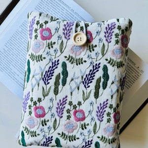 Pochette de livre fleurs brodées, pochette de livre fleurs brodées, protège-livre fleurs de jardin, couverture de livre rembourrée, cadeau pour amoureux des livres, cartable
