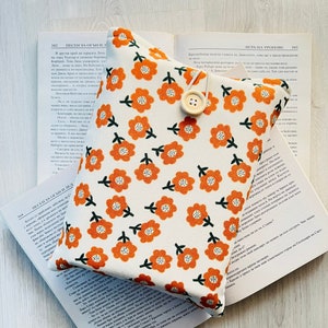 Protège-livre marguerites, protège-livre rembourré, couverture de livre marguerite, pochette de livre à fleurs, jaquette de livre à fleurs, cartable en tissu, cadeau rat de bibliothèque.