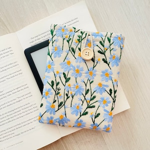 Embroidered Daisies Kindle Sleeve, Padded Kindle Cover, Kindle Paperwhite Case, Kindle Oasis Cover, IPad Sleeve, IPad Accessories, IPad Case