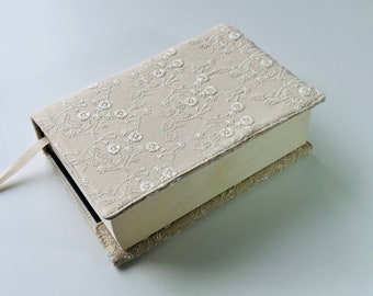 Cubierta de libro de flores beige bordado, protector de libro acolchado, funda de libro floral de bordado, accesorios de libro, regalo de libro, bolsa de libro