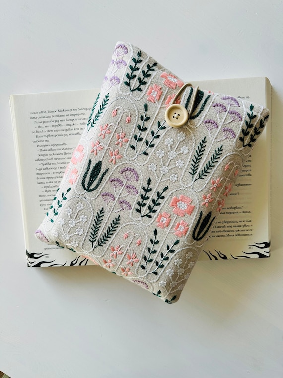 Embroidery Floral Book Sleeve, Embroidery Flower Book Pouch, Garden Flowers Book Protector, Padded Book Cover, Book Lover Gift, Book Bag