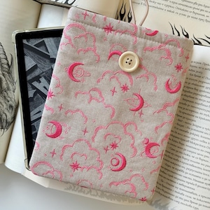 Celestial Kindle Sleeve – Broderat Galaxy E-läsarfodral