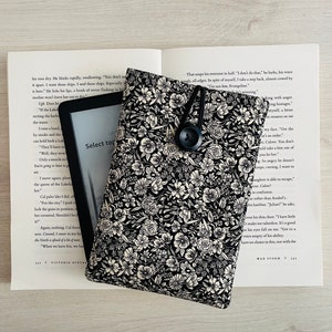 Vintage Floral Kindle Case, Flower Kindle Sleeve, Christmas gift, Padded Kindle Cover, Bookworm gift, Kindle Paperwhite Pouch, Kindle Bag