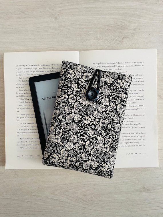 Vintage Floral Kindle Case, Flower Kindle Sleeve, Christmas gift, Padded Kindle Cover, Bookworm gift, Kindle Paperwhite Pouch, Kindle Bag