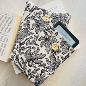 Elegante vintage bloemen Kindle-omslag – handgemaakte gewatteerde stoffen beschermer – e-readerhoes – romantisch cadeau-idee