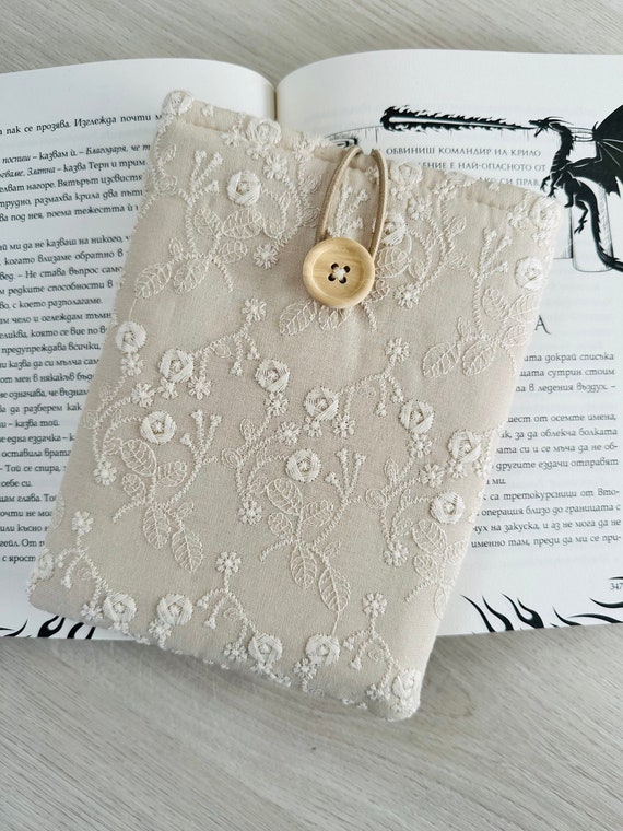 Embroidery Flower Kindle Paperwhite Sleeve, Padded Kindle Cover, E-Reader Case, Kindle Oasis Pouch, Floral Embroidered Kindle Protector