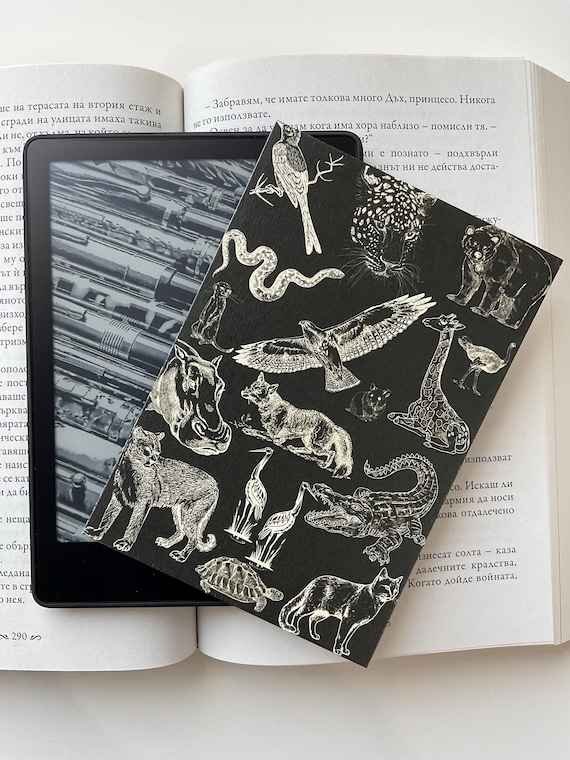 Animal Print Kindle Insert for Clear Case, Kindle Accessories, Bookish Kindle Sticker, Kindle Skin, Book Lover Gift, Cardstock Kindle Insert