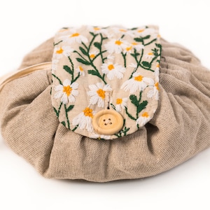 Linen Embroidered Drawstring Cosmetic Bag: Daisy Makeup Organizer