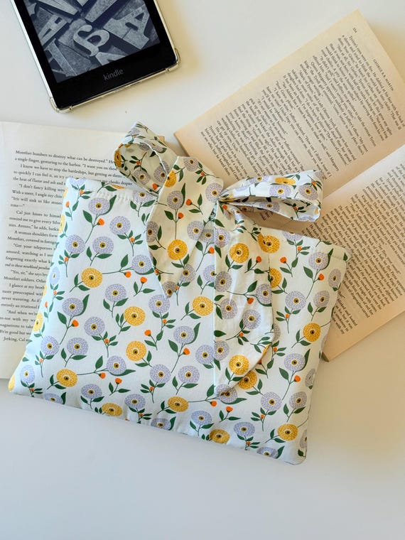 Mini Daisies Bow Book Sleeve, Floral Book Cover, Flowers Book Jacket, Padded Bow Book Protector, Travel Book Accessories, Bookish Gift