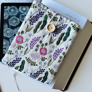 Embroidery Kindle New Paperwhite Sleeve, Padded Kindle Cover, Fabric Kindle Protector, Book Lover Gift, Kindle Oasis Pouch, Kindle Basic Bag