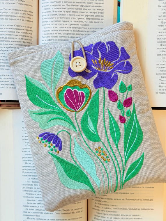 Chic Floral Book Sleeve – Elegant Embroidery Handmade Padded Fabric Protector