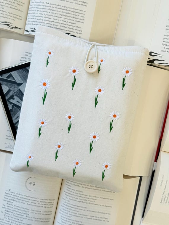 Embroidery Daisies Book Sleeve, Padded Daisy Book Protector, Unique Embroidery Floral Book Cover, Embroidery Flower Book Accessories