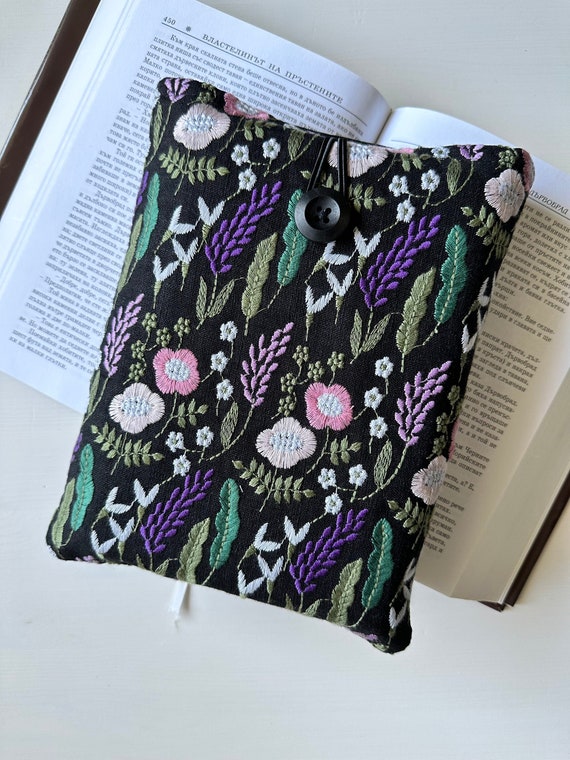 Embroidery Floral Book Sleeve, Embroidery Flower Book Pouch, Garden Flowers Book Protector, Padded Book Cover, Book Lover Gift, Book Bag