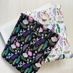 Protège-livre fleurs brodés, protège-livre fleuri, pochette de livre rembourrée, jaquette de livre brodée, cadeau pour amoureux des livres, cadeau rat de bibliothèque, cartable