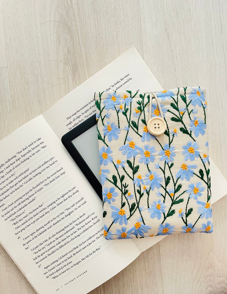 Embroidered Daisies Kindle Sleeve Padded Kindle Cover Kindle Etsy