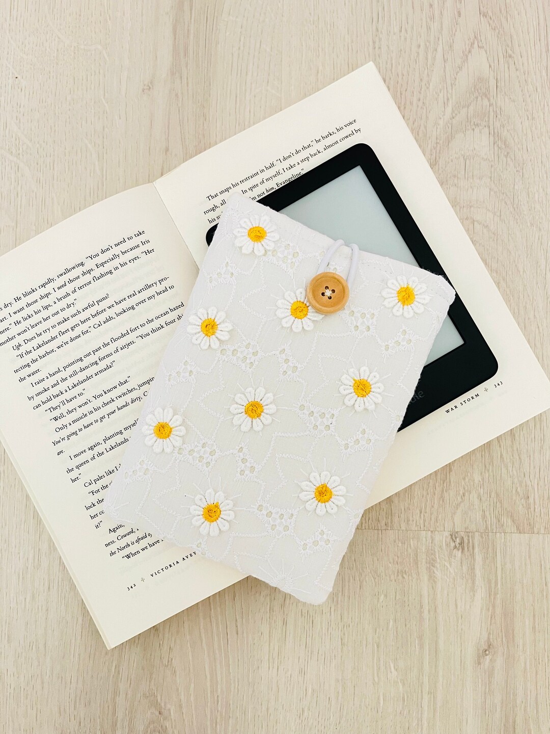 Embroidered Daisies Kindle Sleeve, Flower Kindle Cover, Daisies Kindle