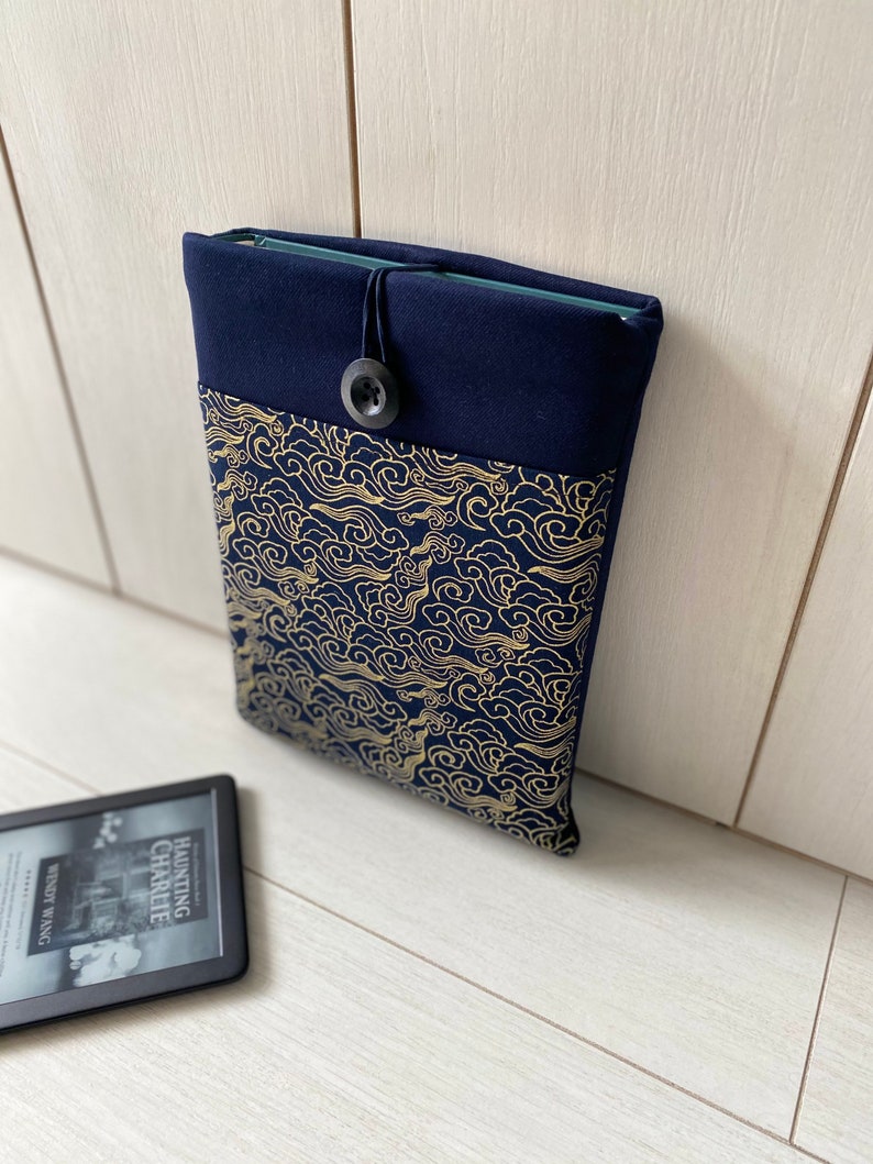Japan Waves Book Sleeve, Japan Padded Book Cover, Fabric Book Pouch,Dark Gold Book Jacket, Book Protector, Book Lover Gift, Bookworm Gift image 5