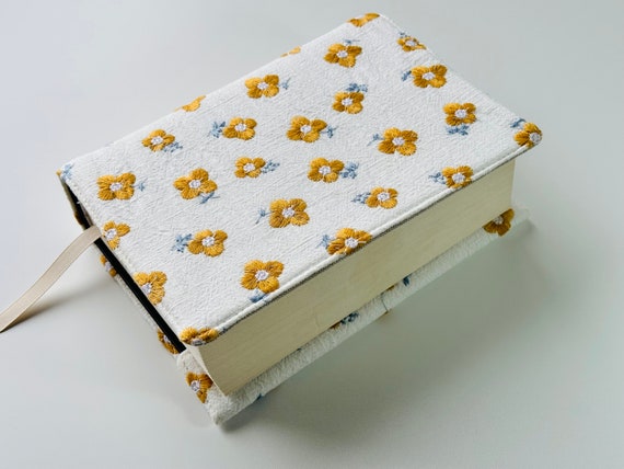 Embroidered Daisies Book Cover, Daisies Book Pouch, Custom Size Book Jacket, Adjustable Book Protector, Padded Book Cover, Book Sleeve