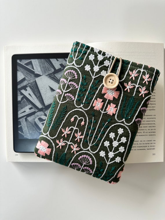 Embroidery Flower Kindle Sleeve, Kindle Cover, Padded Kindle Pouch, Book Accessories, Kindle Paperwhite Case, Book Lover Gift, Ereader Cover