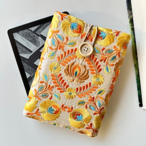 Embroidery Flowers Kindle Sleeve, Yellow Orange Floral Kindle Cover, Padded Jacquard Kindle Paperwhite Pouch, Book Accessories, Kindle Case