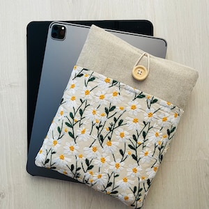 Embroidered Daisies IPad Sleeve, Daisy IPad Cover, Flower IPad Pouch, Floral IPad Case, Padded IPad Bag, Daisy Tablet Case, Tablet Protector