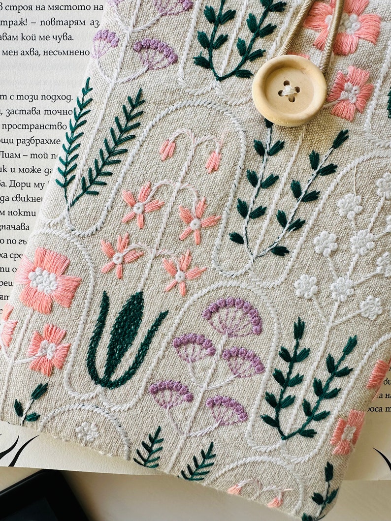 Embroidery Flower Kindle Sleeve, Kindle Cover, Padded Kindle Pouch, Book Accessories, Kindle Paperwhite Case, Book Lover Gift, Ereader Cover zdjęcie 7