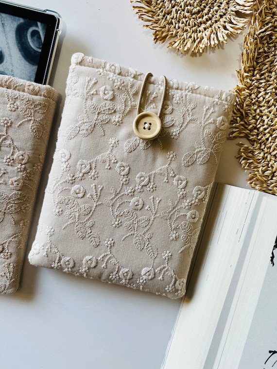 Embroidery Flower Kindle Paperwhite Sleeve, Padded Kindle Cover, E-Reader Case, Kindle Oasis Pouch, Floral Embroidered Kindle Protector
