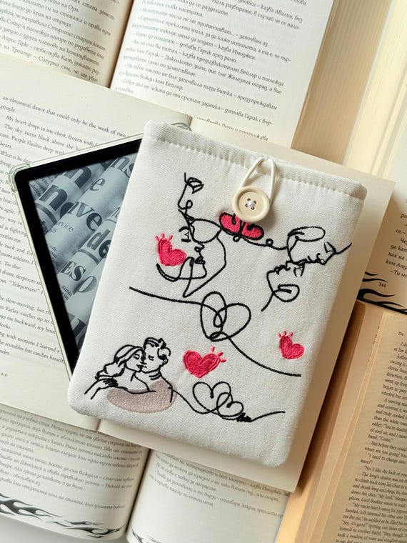 Love Hearts Embroidery Padded Kindle Sleeve | E-Reader Case | Protective Cover | Padded Embroidery E-Reader Pouch | Designer Embroidery
