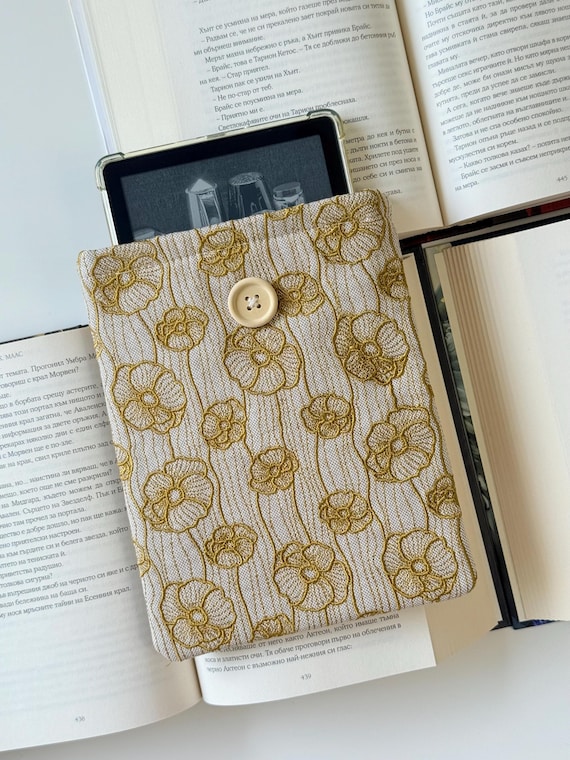 Elegant Embroidered Poppy Flowers Kindle Sleeve – Handmade Padded Fabric Cover, Gift for Book Lovers