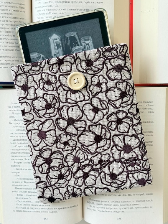 Floral Embroidery Kindle Sleeve – Vintage Style Handmade Padded Fabric Protector