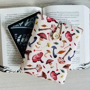Mushrooms Kindle Sleeve, Mushroom Kindle Cover, Padded Kindle Paperwhite Pouch, Kindle Oasis Jacket, Ereader Case, Book Lover Gift