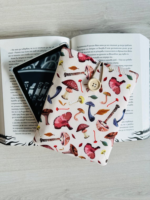 Mushrooms Kindle Sleeve, Mushroom Kindle Cover, Padded Kindle Paperwhite Pouch, Kindle Oasis Jacket, Ereader Case, Book Lover Gift