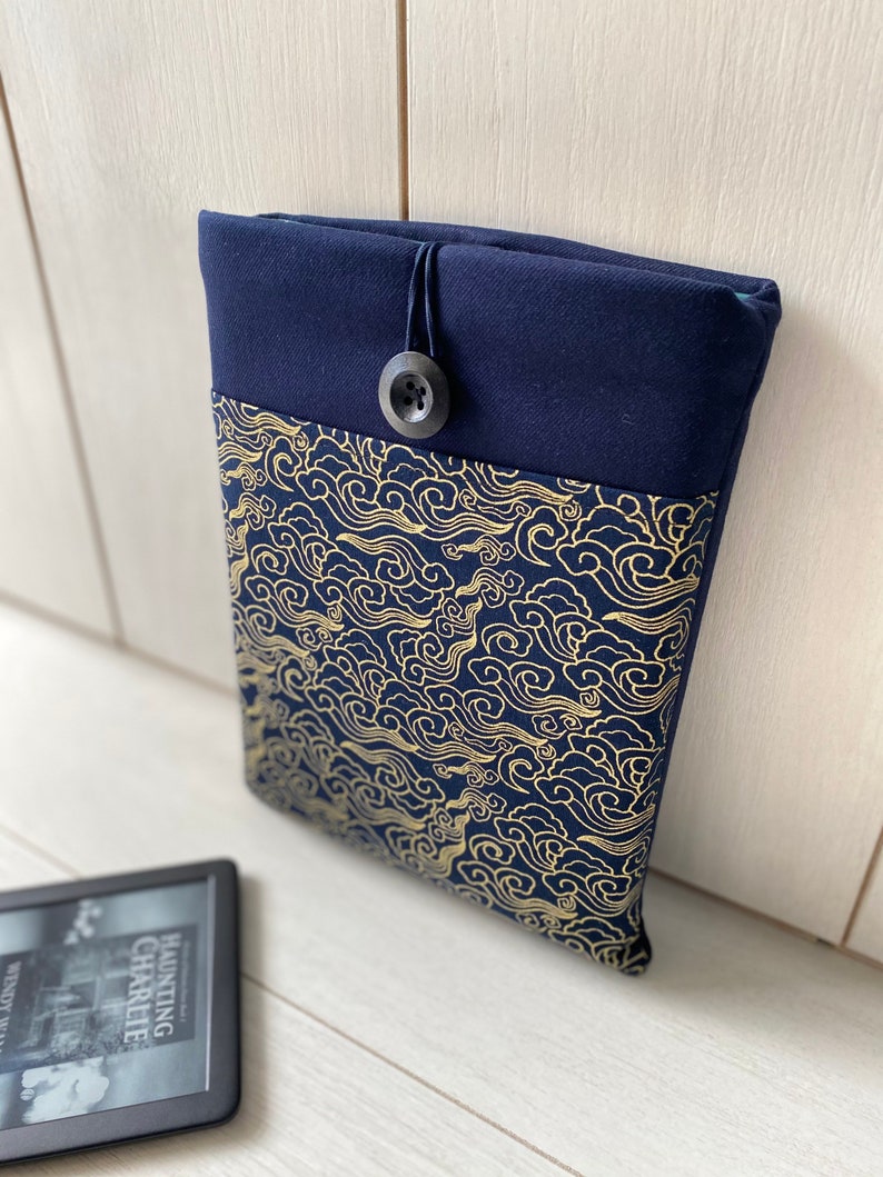 Japan Waves Book Sleeve, Japan Padded Book Cover, Fabric Book Pouch,Dark Gold Book Jacket, Book Protector, Book Lover Gift, Bookworm Gift image 3