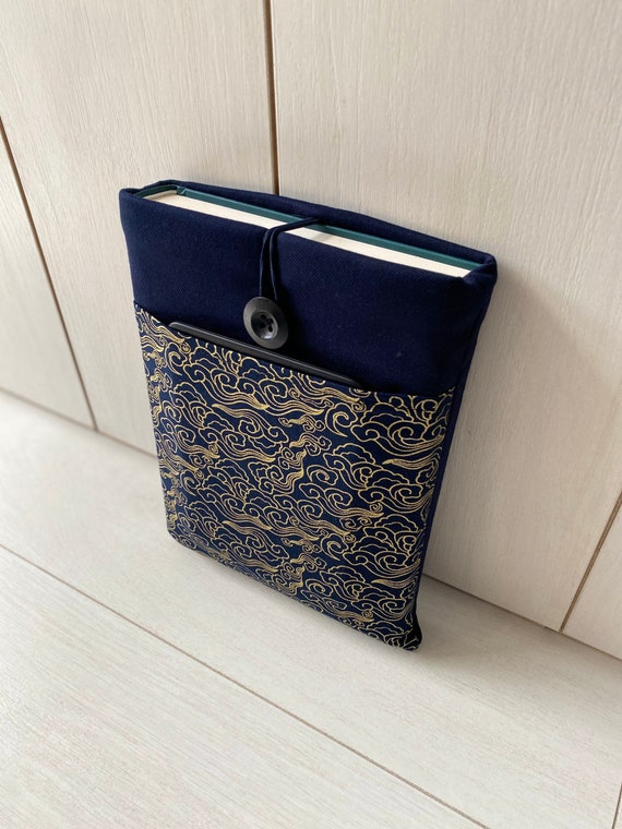 Japan Waves Book Sleeve, Japan Padded Book Cover, Fabric Book Pouch,Dark Gold Book Jacket, Book Protector, Book Lover Gift, Bookworm Gift