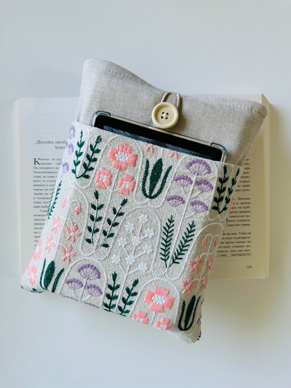 Embroidery Book Sleeve With Pocket, Flower Book Protector, Floral Book Pouch, Padded Book Cover, Embroidered Book Jacket, Book Lover Gift