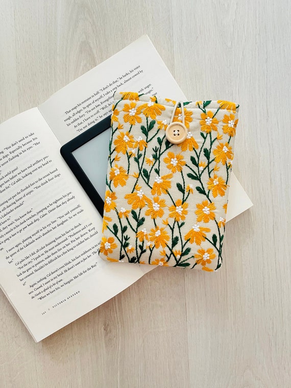 Embroidered Daisies Kindle Sleeve, Padded Kindle Cover, Kindle Paperwhite Case, Kindle Oasis Cover,IPad case, IPad cover, IPad accessories