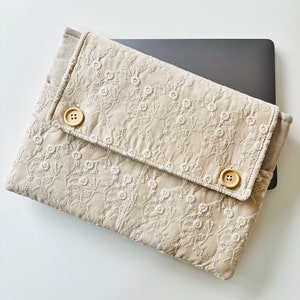 Housse pour MacBook brodée de fleurs, Housse pour MacBook à fleurs, Housse en tissu pour ordinateur portable, Housse rembourrée pour MacBook, Pochette pour MacBook, Housse pour ordinateur portable avec poche