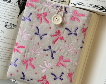 Custodia per Kindle ricamata – Cover per e-reader in tessuto realizzata a mano