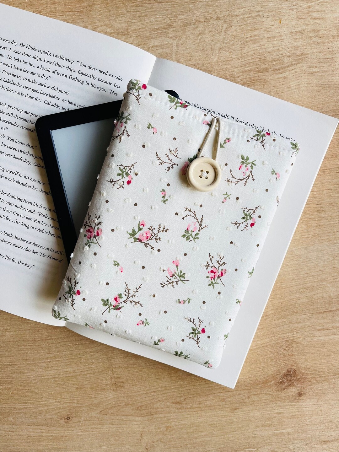 Flowers Kindle Sleeve, Pink Rose Kindle Pouch, Padded Kindle Cover