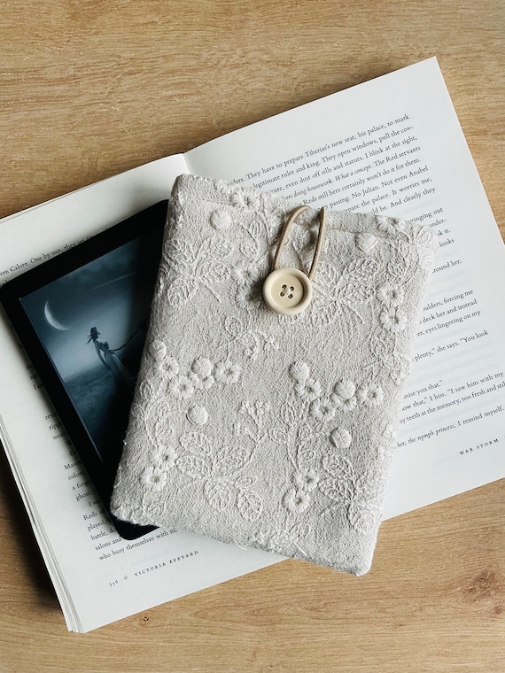 Embroidery Flower Kindle Paperwhite Sleeve, Padded Kindle Cover, E-Reader Case, Kindle Oasis Pouch, Floral Embroidered Kindle Protector