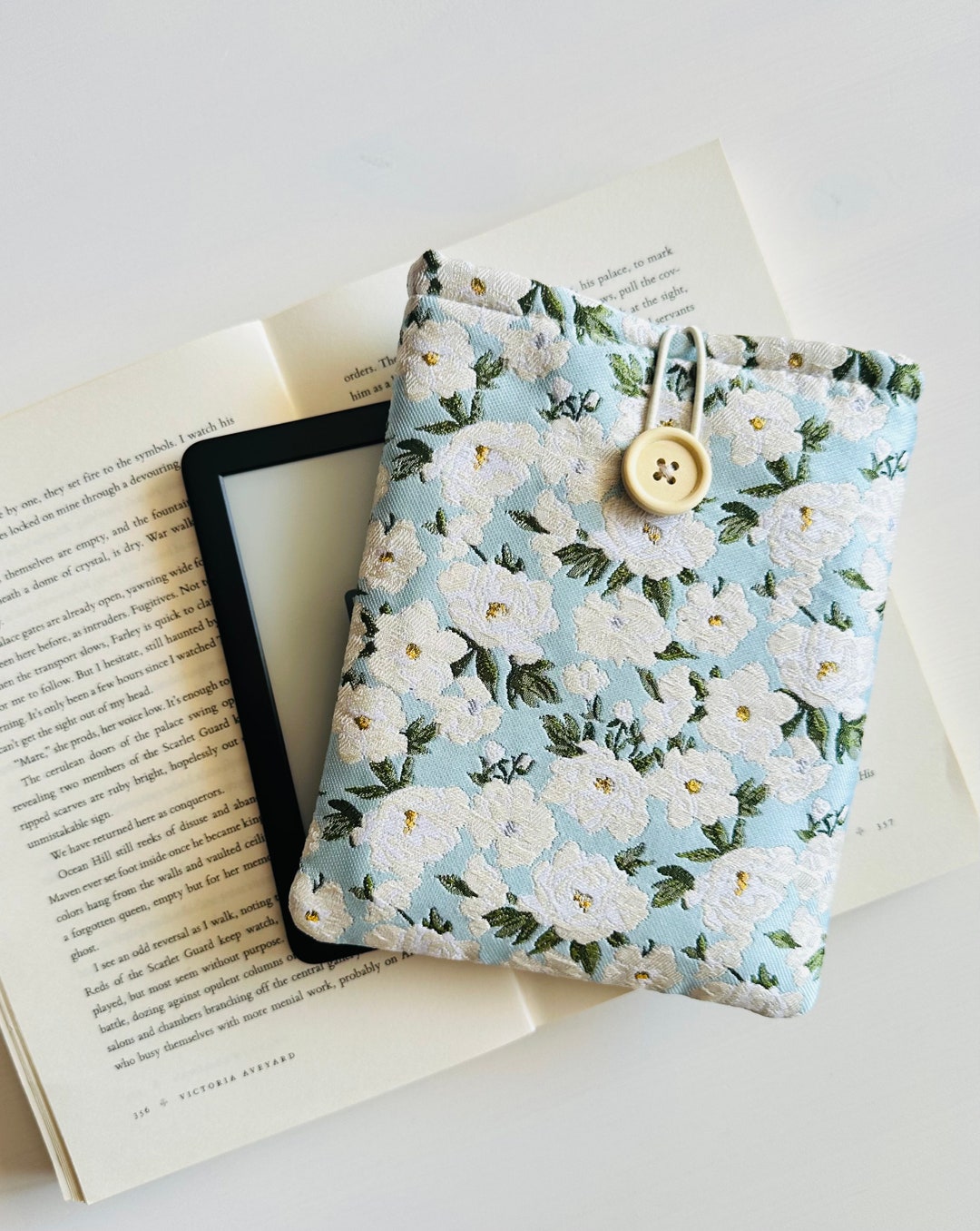 Embossed Flowers Kindle Sleeve, Floral Kindle Paperwhite Pouch, E