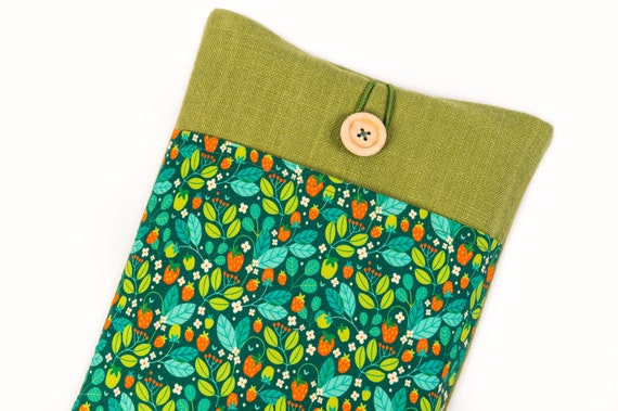 Strawberry Garden Book Sleeve, Book Sleeve With Pocket, Linen Padded Book Cover, Linen Book Protector, Book Lovers Gift, Book pouch